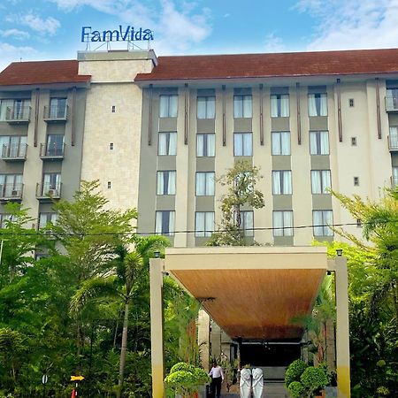 Famvida Hotel Lubuklinggau Экстерьер фото