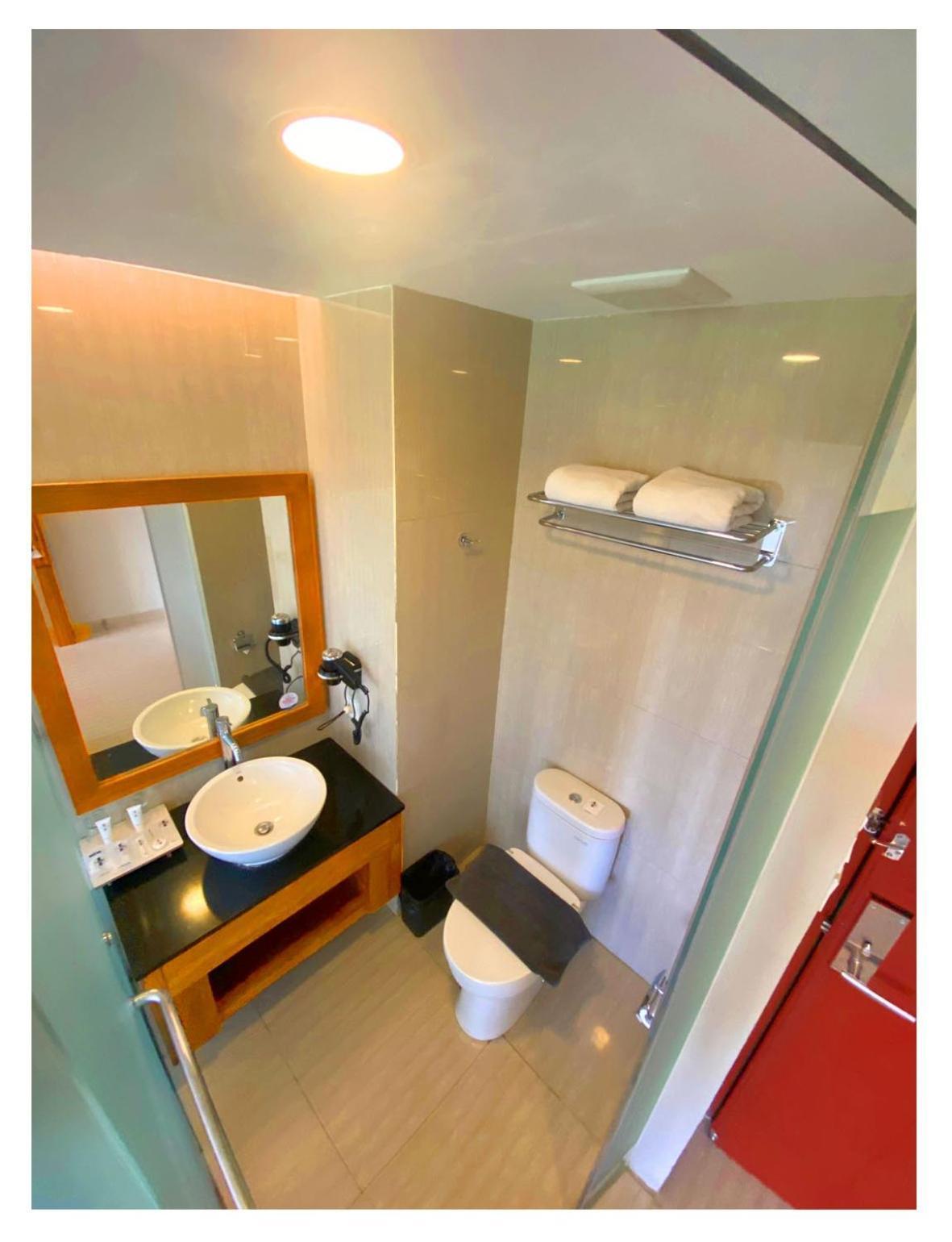 Famvida Hotel Lubuklinggau Экстерьер фото