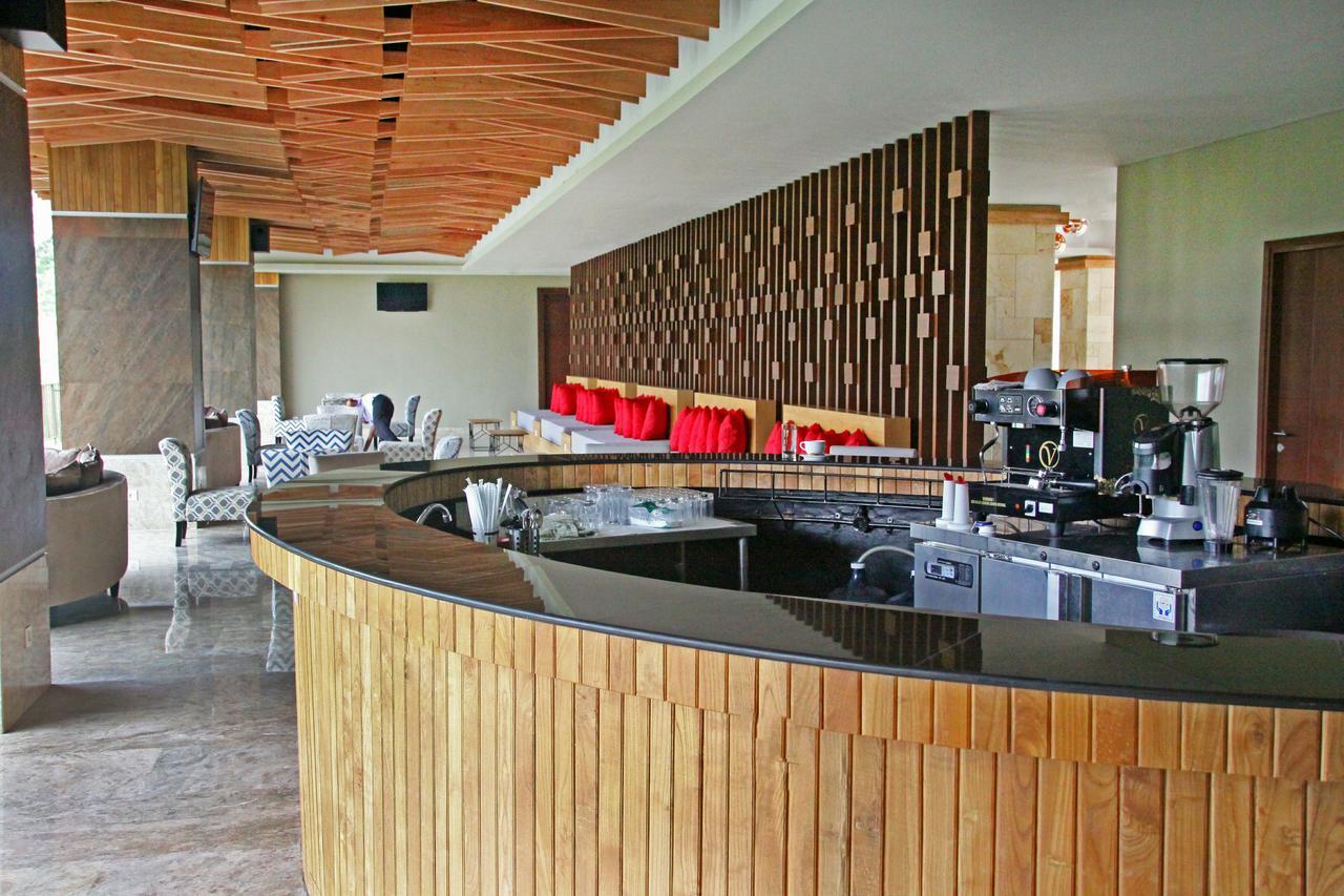 Famvida Hotel Lubuklinggau Экстерьер фото