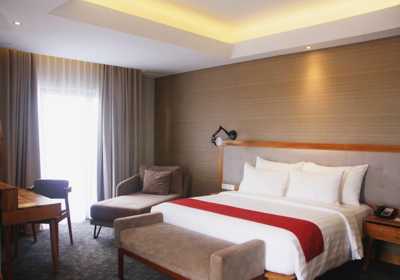 Famvida Hotel Lubuklinggau Экстерьер фото